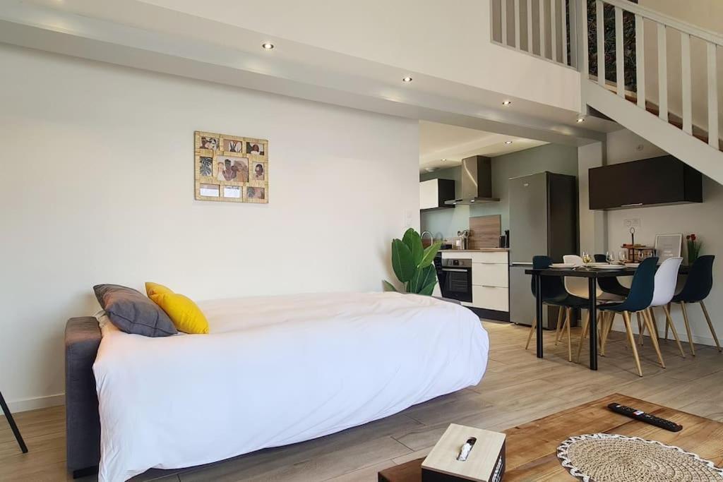 Appartement Le Lion D'Or à Bessines Extérieur photo
